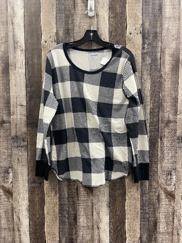 women's tops for those who prefer classic over trendy stylesTop Long Sleeve By Old Navy In Black & White, Size: Xl