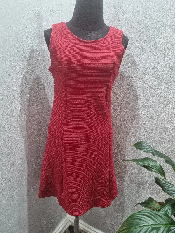 Body-Hugging DressSleeveless Bodycon Dress (8/32)