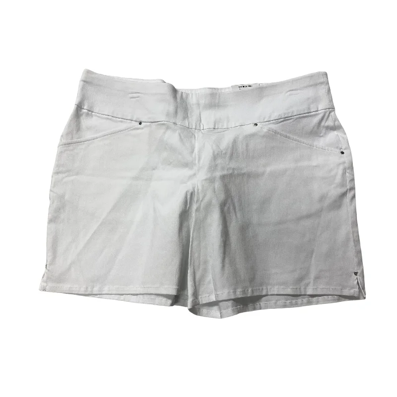 women's buttoned shortsShorts By Inc  Size: 16